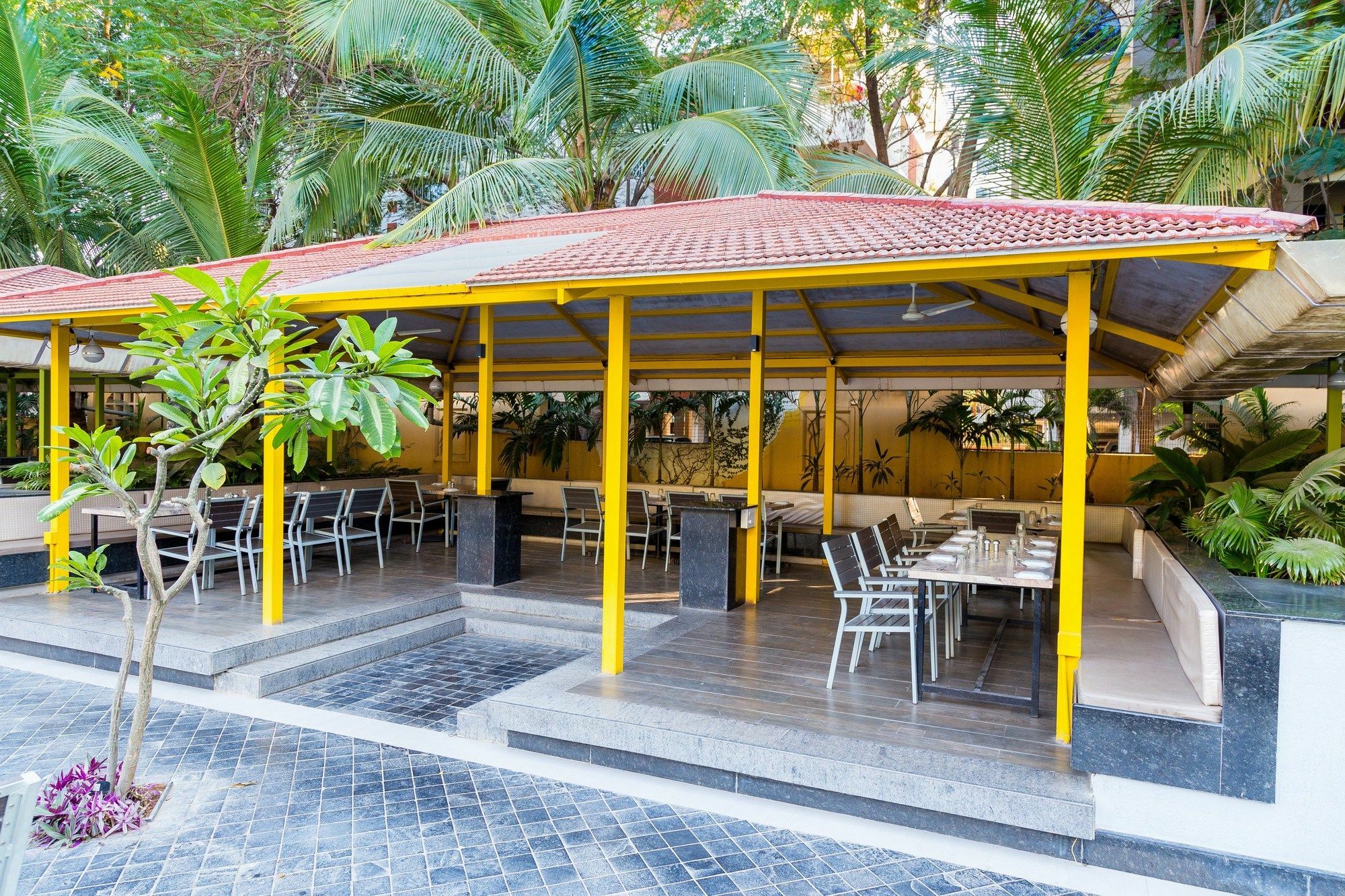 Collection O Hotel Rajwada Near The Pavillion Pune Esterno foto